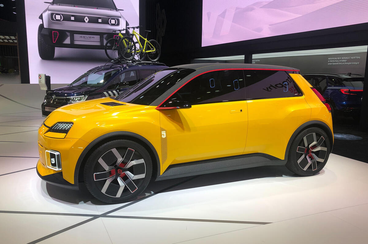 Renault 5 concept 2022 front quarter static Paris motor show