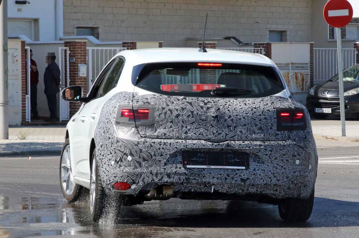 Plug In Hybrid Cars >> New Renault Megane facelift: plug-in hybrid variant ... Plug In Hybrid Cars >> New Renault Megane facelift: plug-in hybrid variant ...