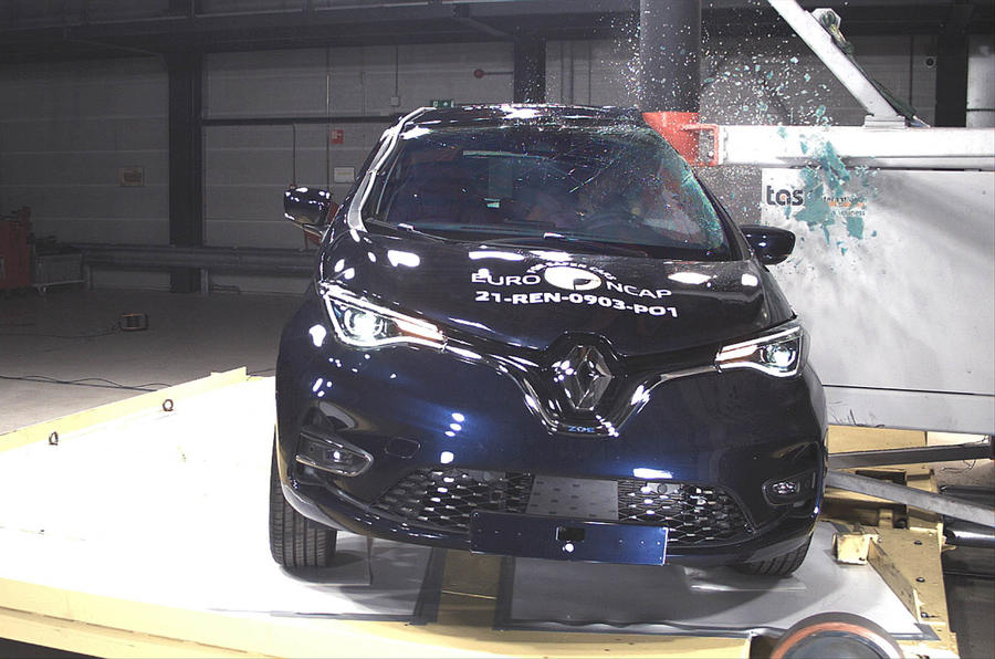 Renault Zoe side pole impact test   Dec 2021