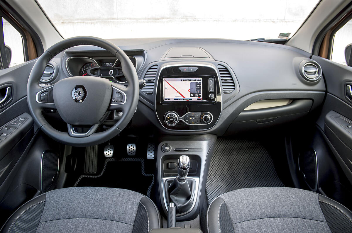 Renault Captur Signature S Nav Tce 120 2017 Review Autocar