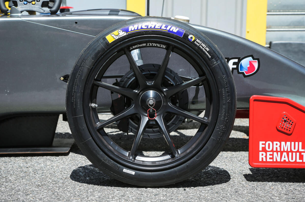 Specific rim could larger wheels make a difference in motor sport