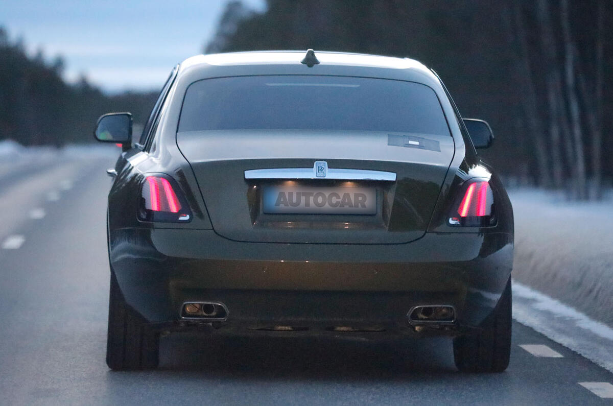 Rolls Royce Ghost facelift camo rear lights