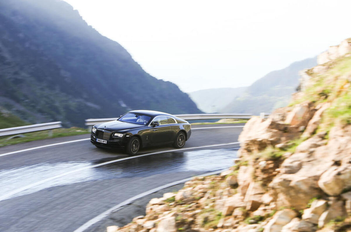 rolls wraith blackbadge corner