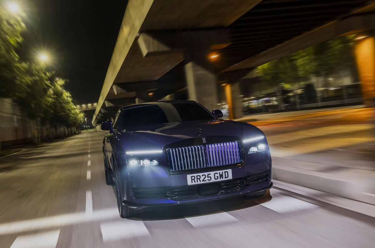 Rolls Royce Black Badge Spectre tracking front