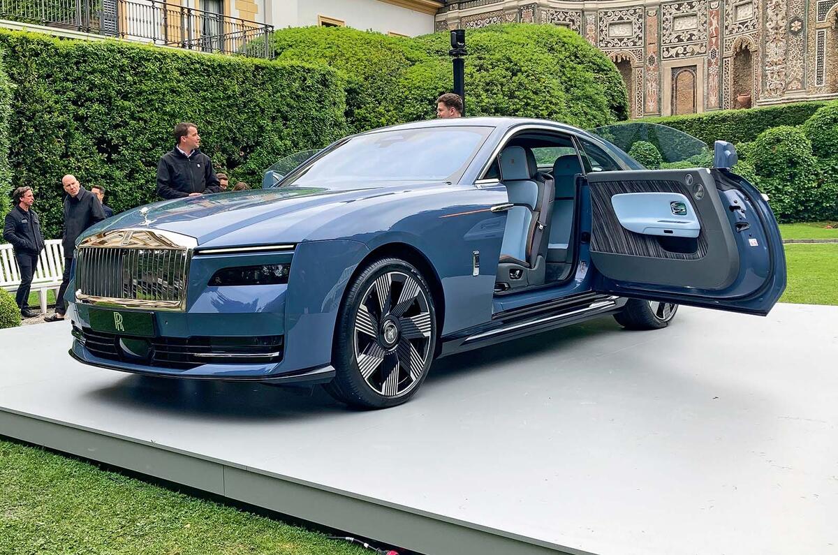 Rolls Royce Spectre front three quarter