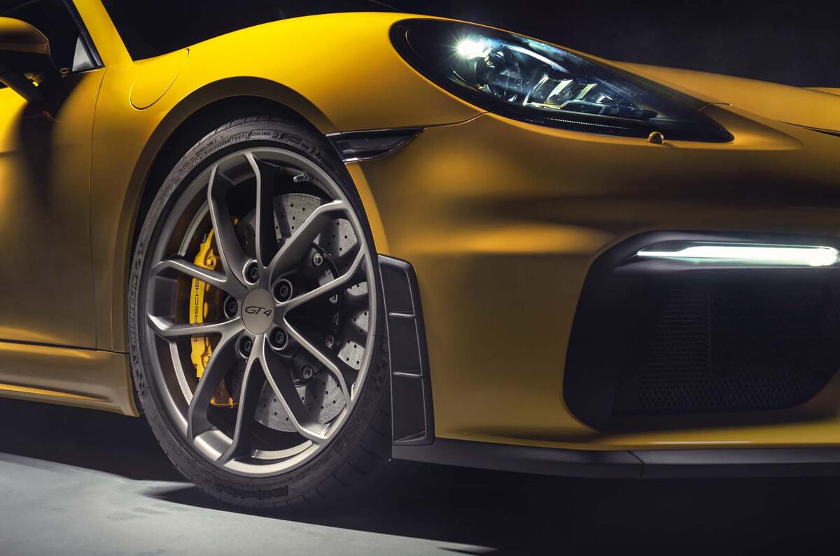 New 2019 Porsche 718 Spyder and GT4 revealed