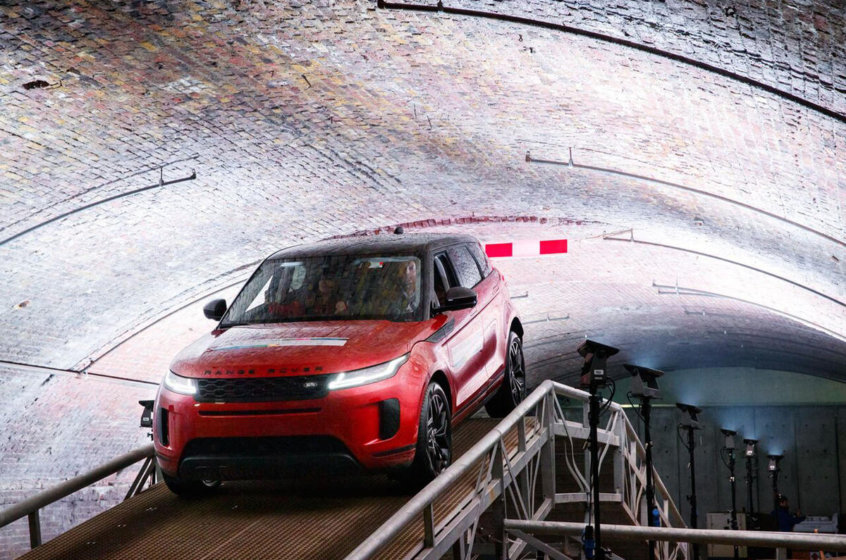 Range Rover Evoque off-road