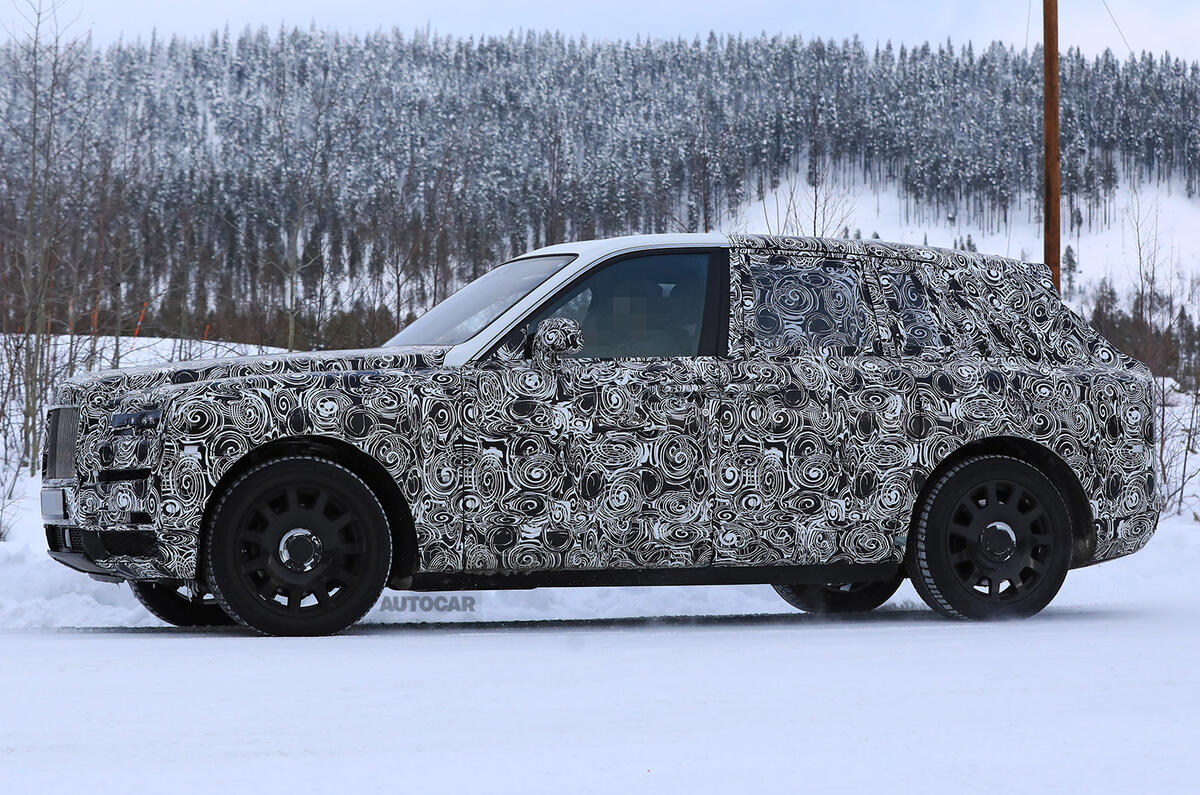 Rolls-Royce Cullinan tests with production bodywork