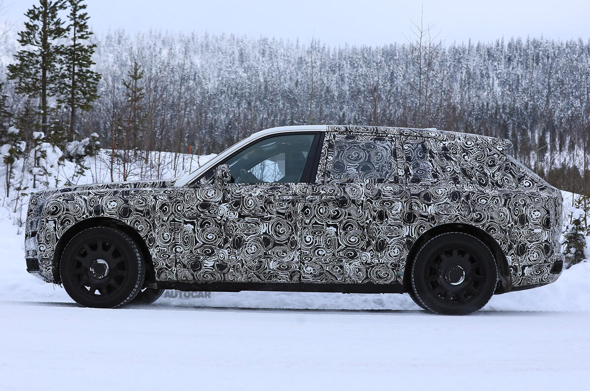 Rolls-Royce Cullinan tests with production bodywork