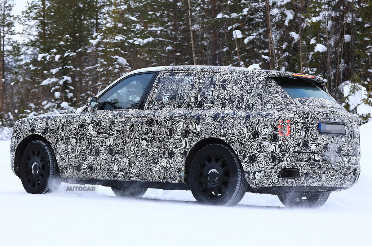 Rolls-Royce Cullinan tests with production bodywork