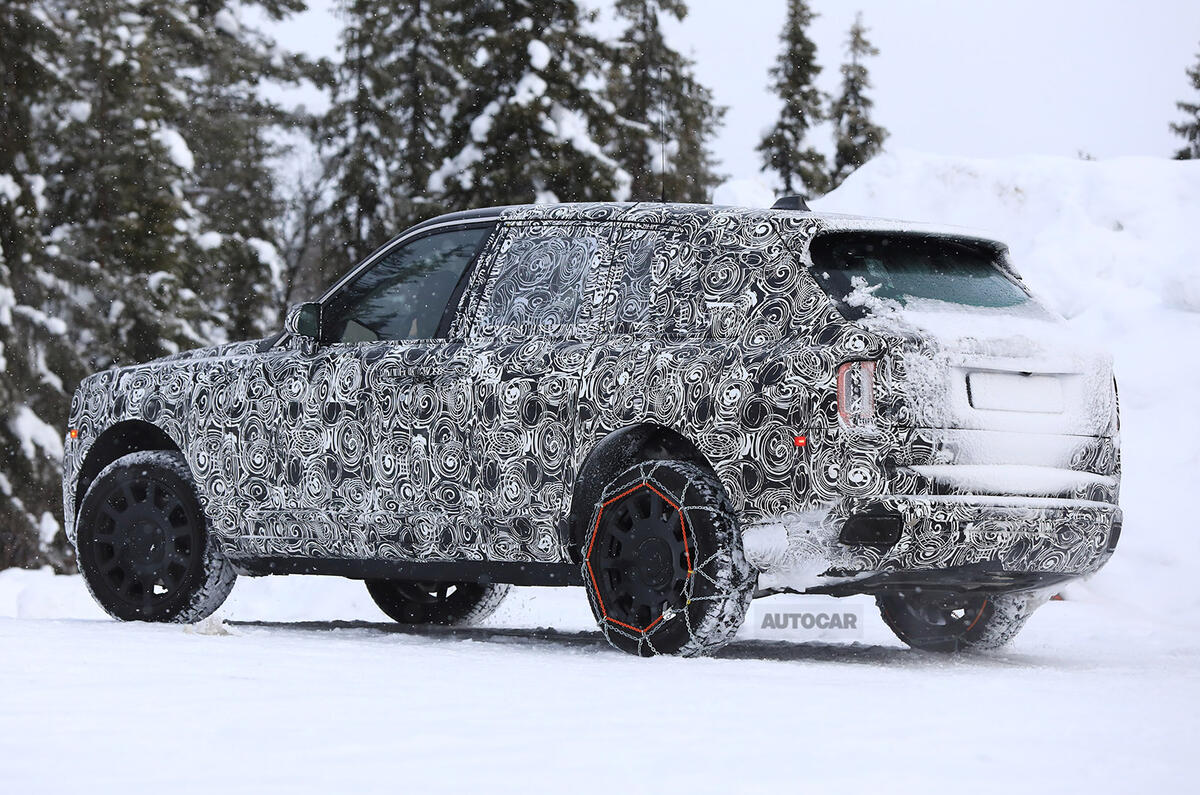 Rolls-Royce Cullinan tests with production bodywork