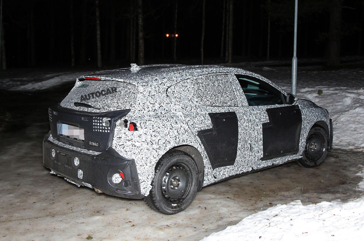 2019 Ford Focus - first spy pictures show evolved design