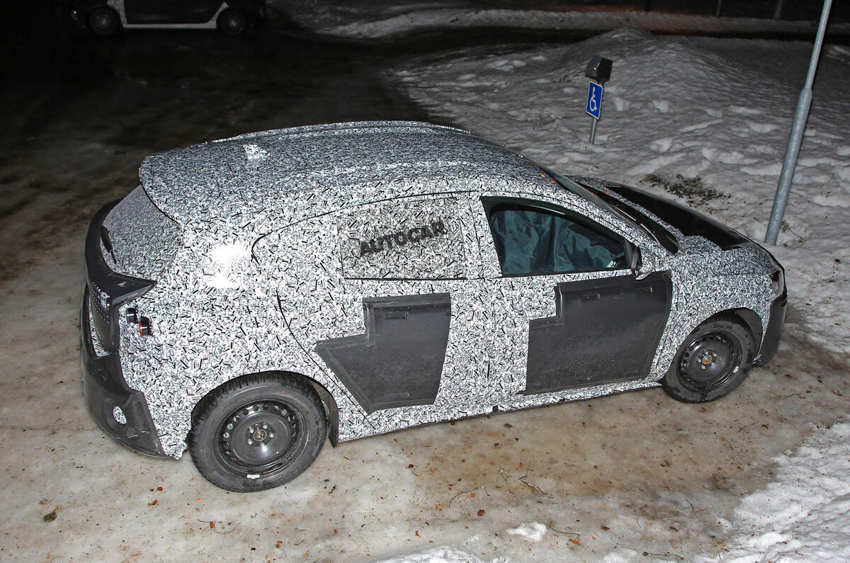 2019 Ford Focus - first spy pictures show evolved design