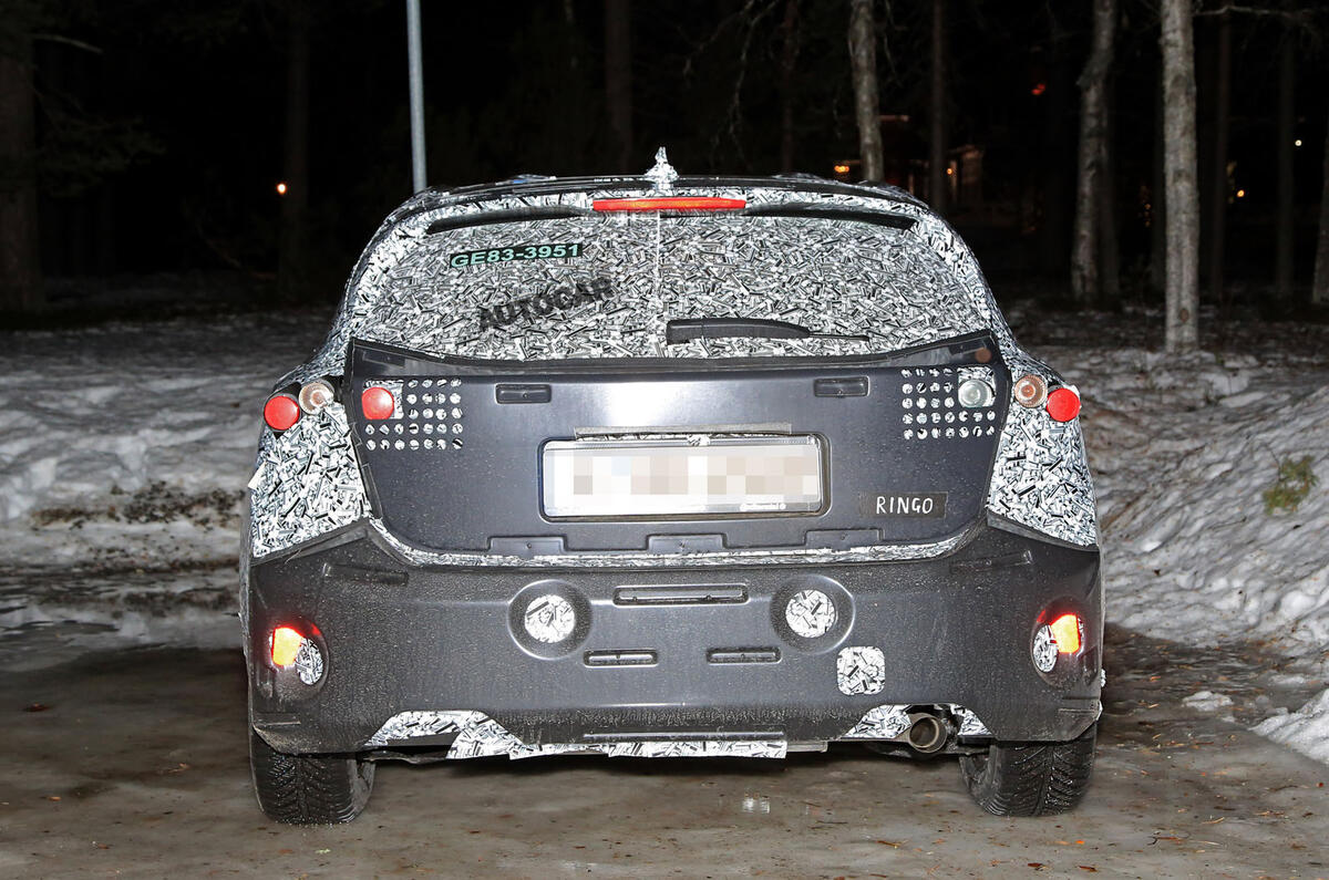 2019 Ford Focus - first spy pictures show evolved design