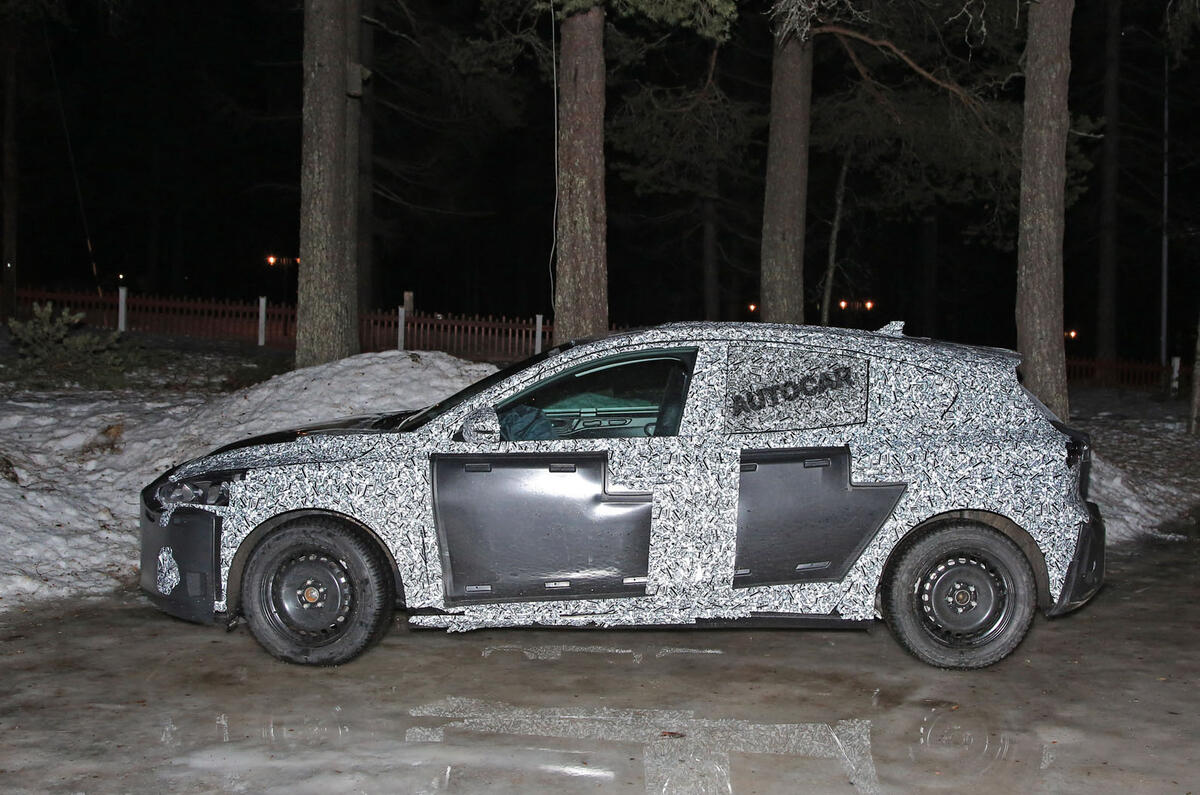 2019 Ford Focus - first spy pictures show evolved design