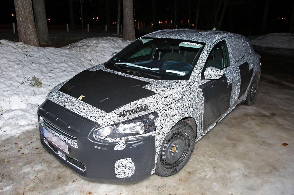 2019 Ford Focus - first spy pictures show evolved design