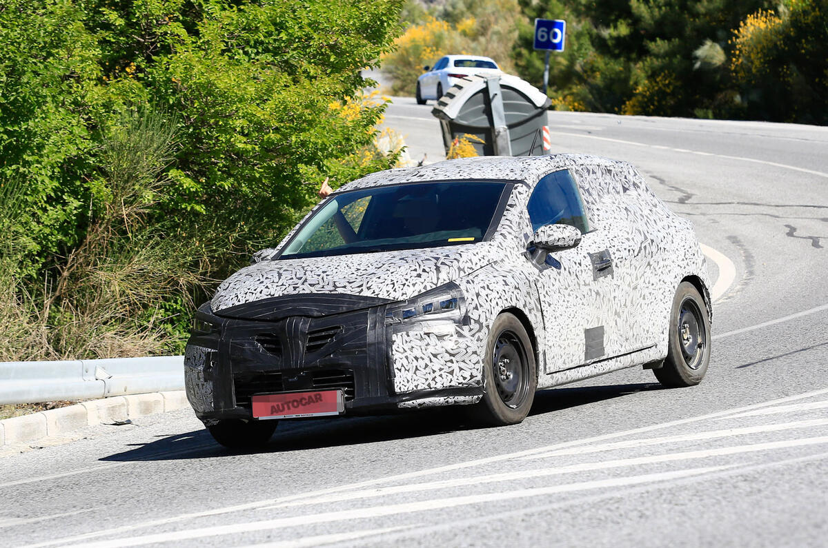 2019 Renault Clio: new pictures of high tech hatchback