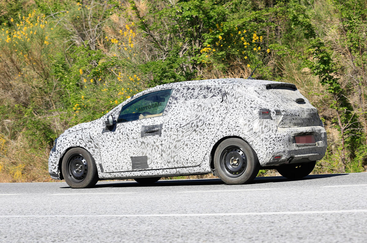 2019 Renault Clio: new pictures of high tech hatchback