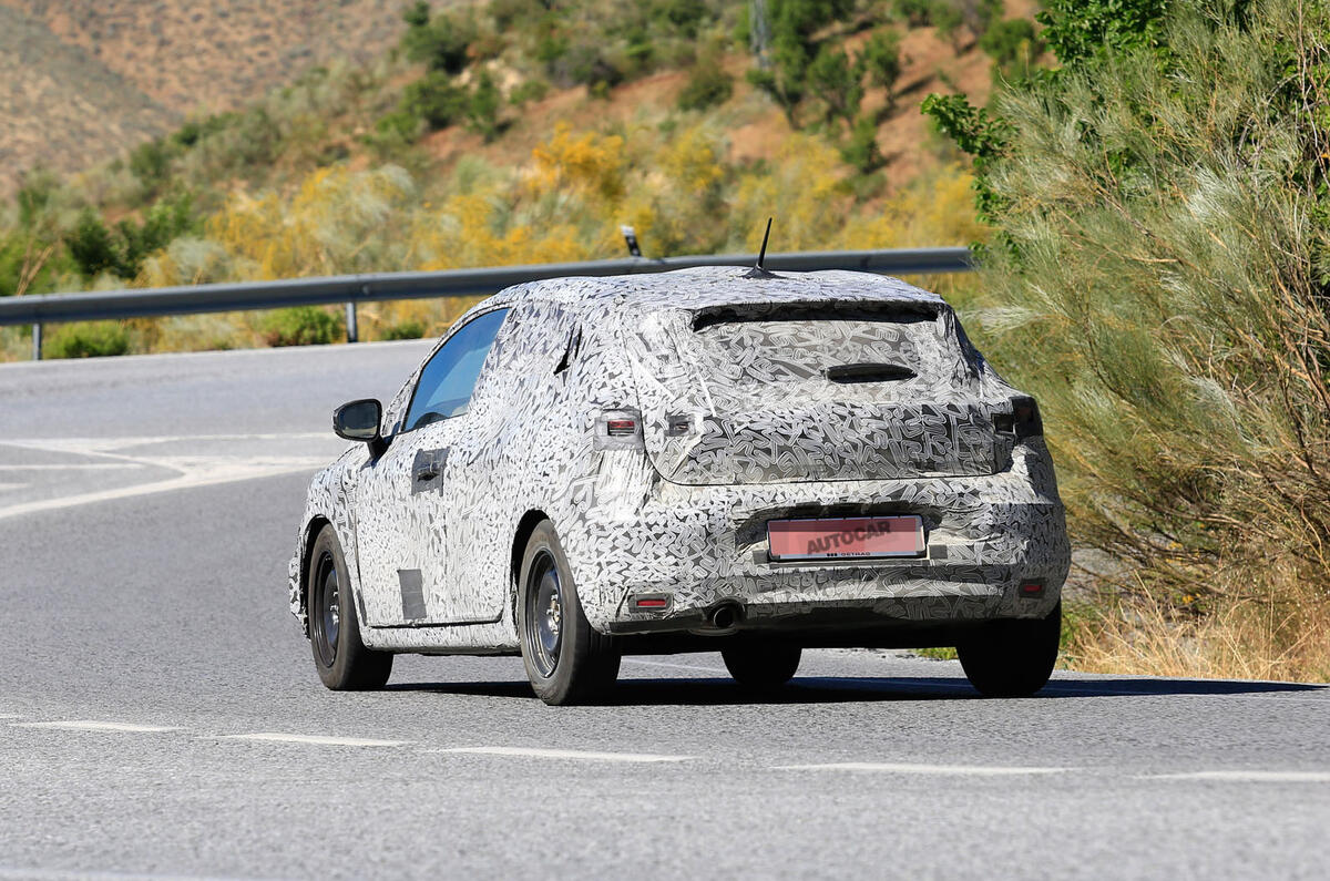 2019 Renault Clio: new pictures of high tech hatchback