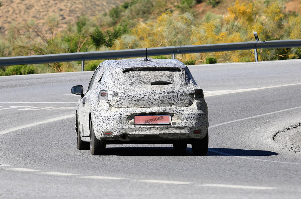 2019 Renault Clio: new pictures of high tech hatchback