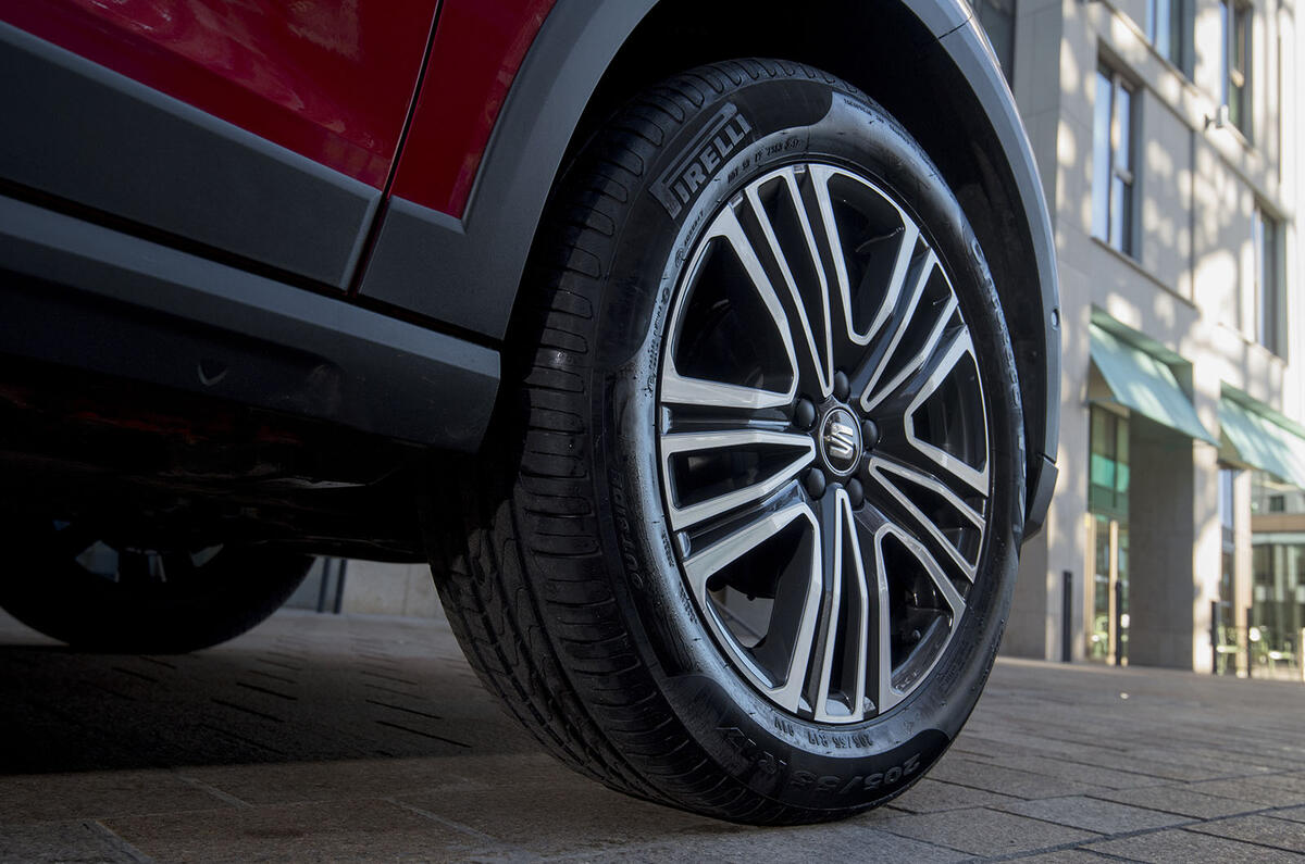 Seat Arona 1.5 TSI EVO FR alloy wheels