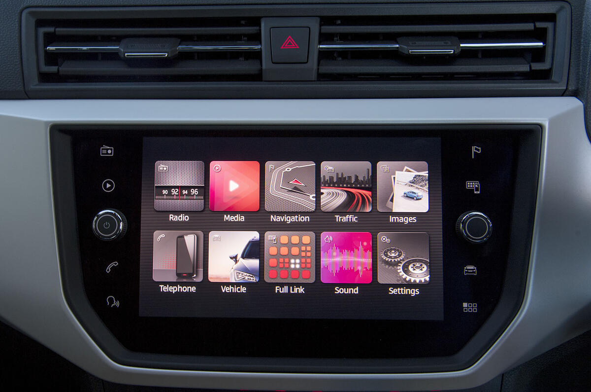 Seat Arona 1.5 TSI EVO FR infotainment system