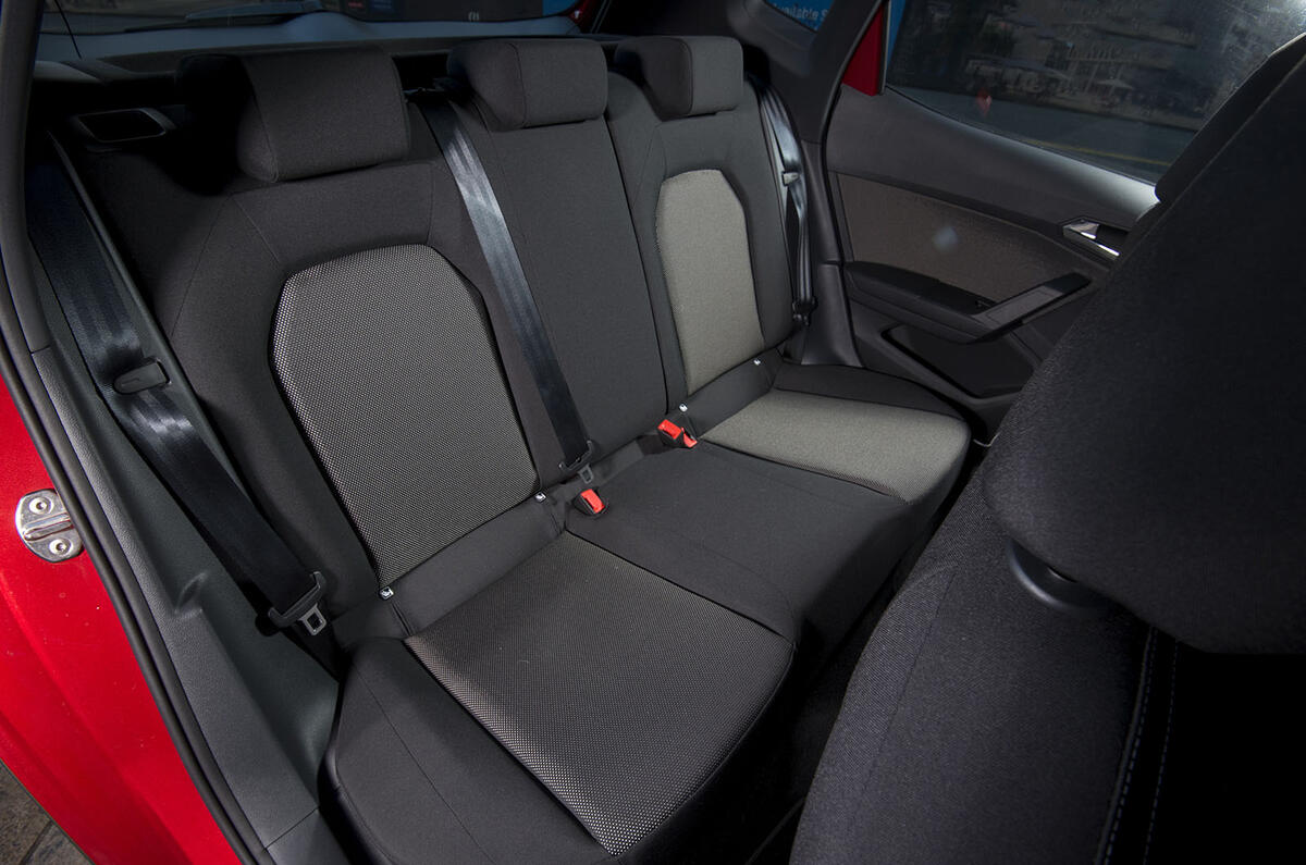 Seat Arona 1.5 TSI EVO FR rear seats