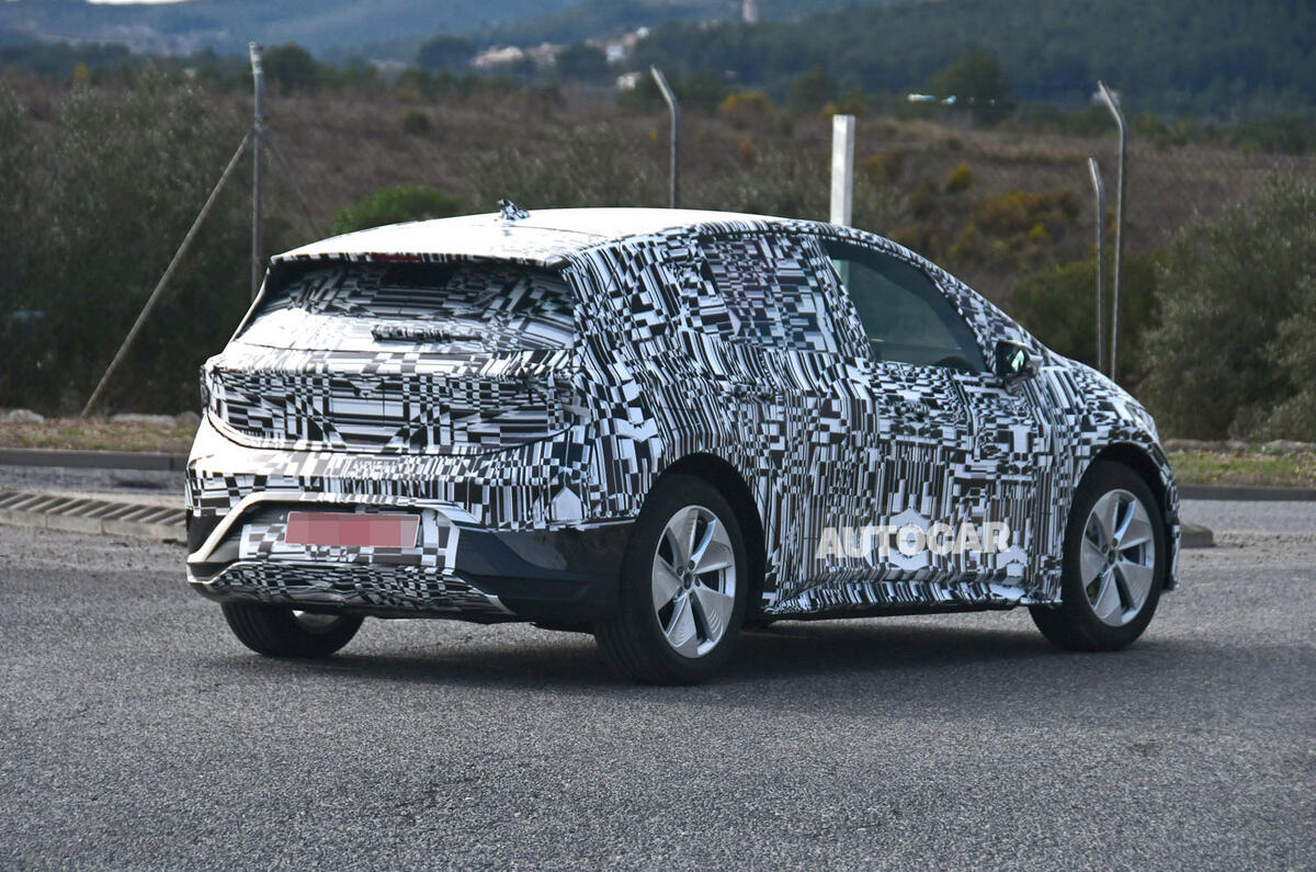 Seat El Born camo'd prototype spy photos - rear 