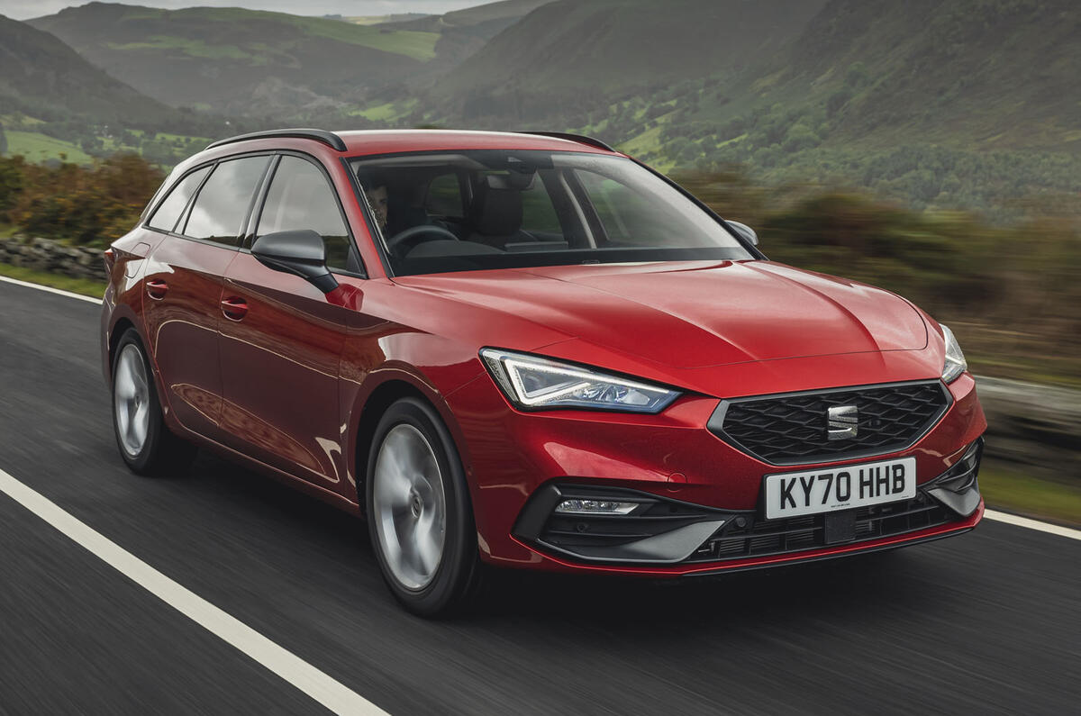 Seat Leon Estate 2020 front quarter tracking