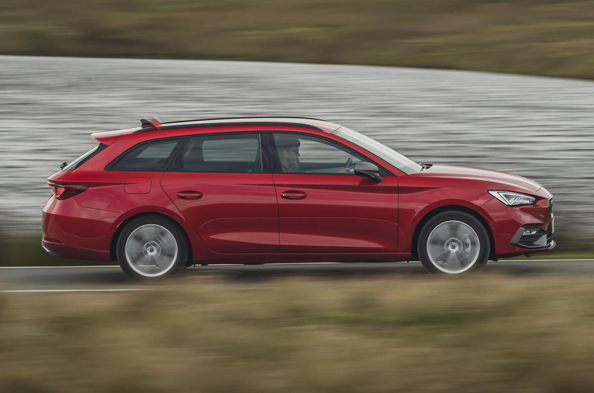 Seat Leon Estate 2020 قرمز کناری