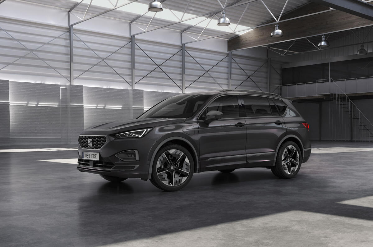 Plug in outlet hybrid seat tarraco