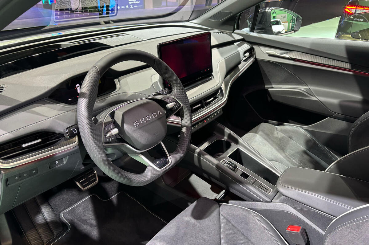 skoda-enyaq-facelift-brussels-motor-show-dashboard.jpg