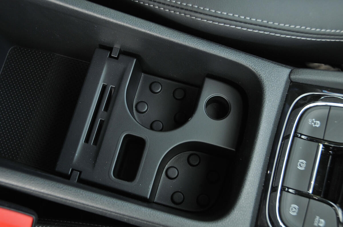10 Best Car Cup Holders Reviewed in 2020 | DrivrZone 10 Best Car Cup Holders Reviewed in 2020 | DrivrZone
