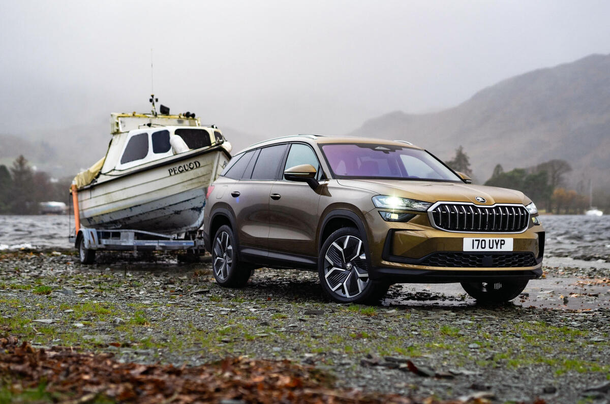 Skoda Kodiaq towing boat