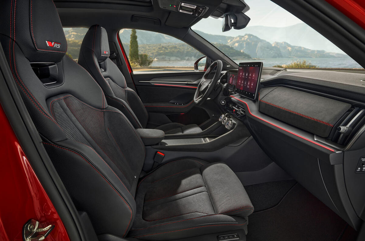 Skoda Kodiaq vRS 2025 microsuede seats