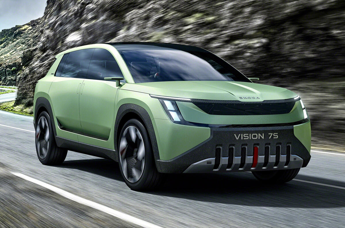 Skoda Vision 7S 2022 front quarter tracking hero