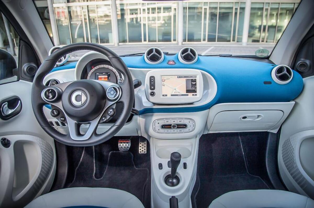 2015 Smart Fortwo 0 9 90 Twinamic Uk Review Review Autocar