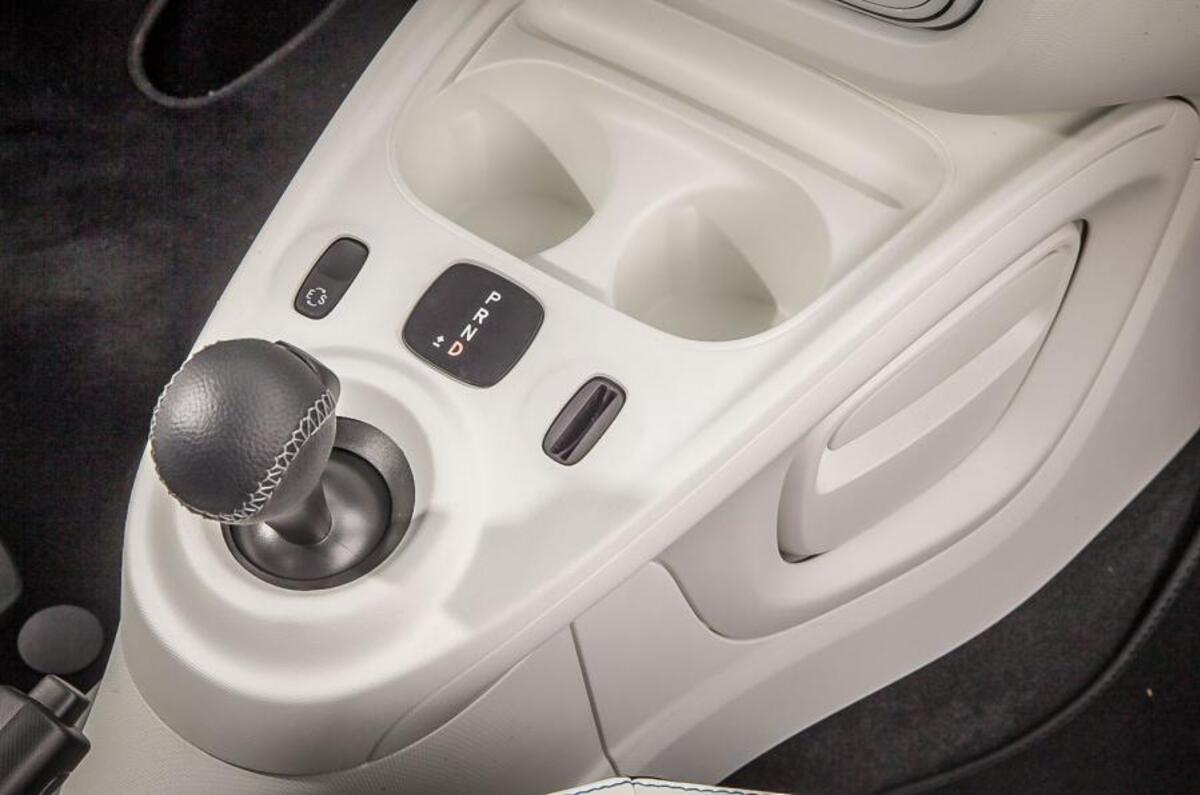 2015 Smart Fortwo 0 9 90 Twinamic Uk Review Review Autocar
