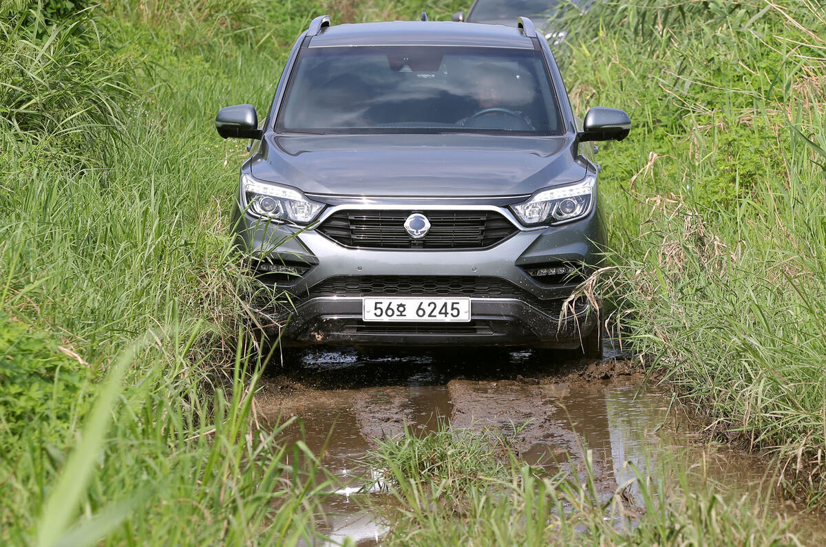 Ssangyong Rexton 2 2d Ultimate 2017 Review Autocar