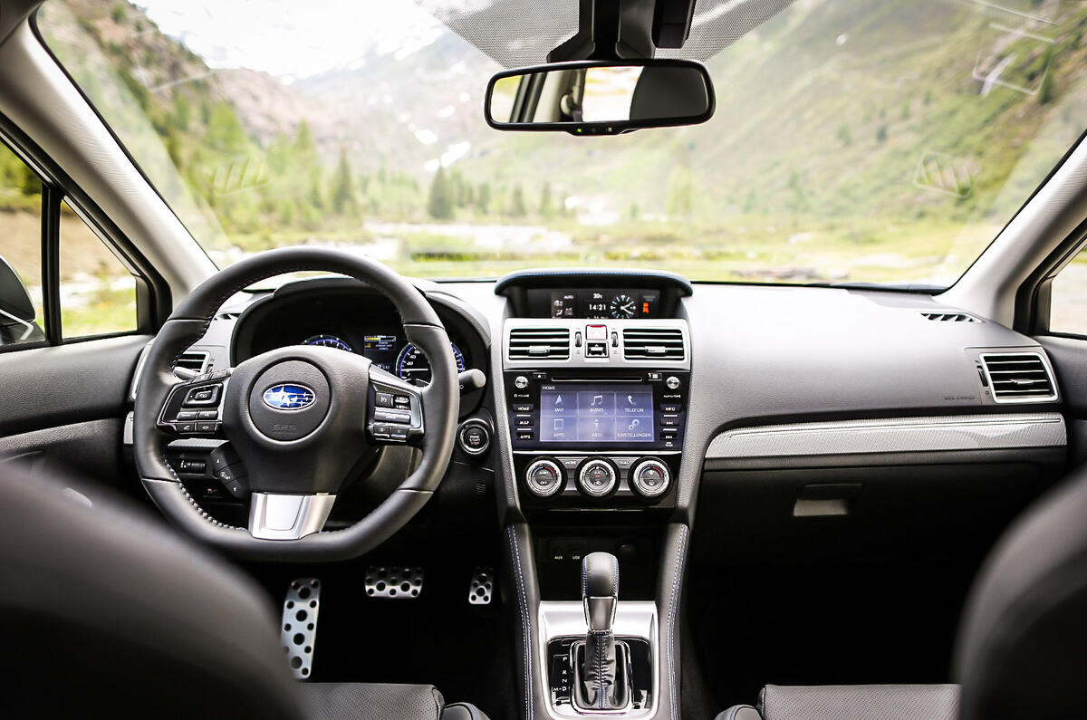 Subaru levorg салон