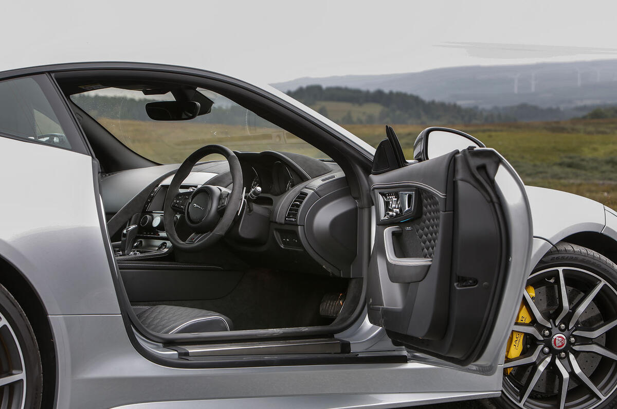 Jaguar F Type Svr Vs Mclaren 570gt Great British Gts Compared