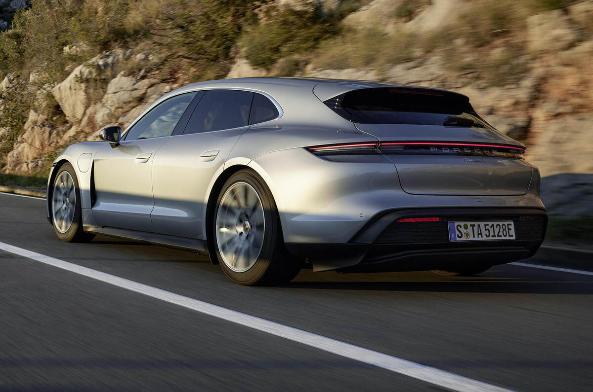 Taycan Sport Turismo 2 midres