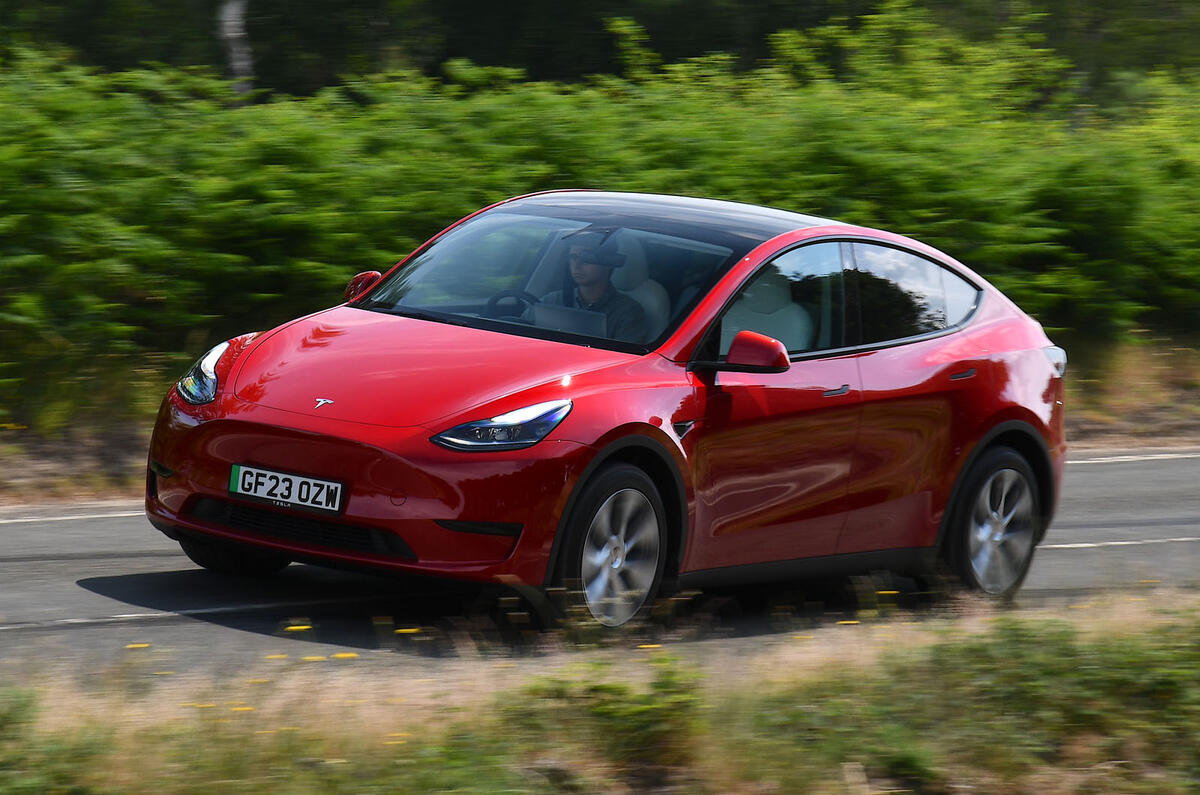Tesla Model Y 2023: отслеживание передней четверти