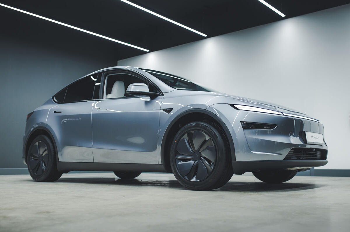 tesla model y 2025 front quarter