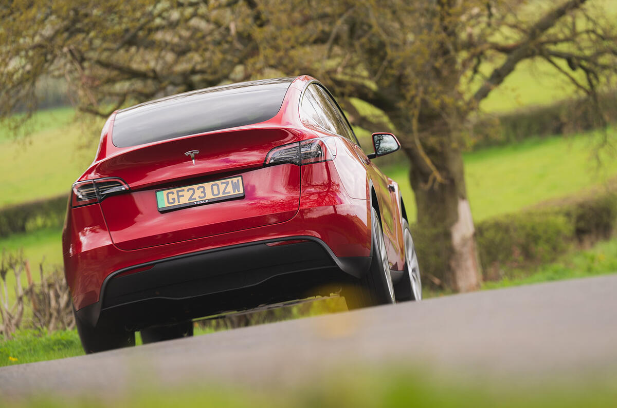 tesla model y rwd 2023 03 dynamique arrière