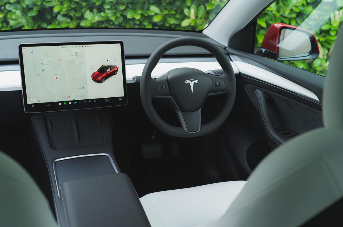 tesla model y rwd 2023 05 intérieur