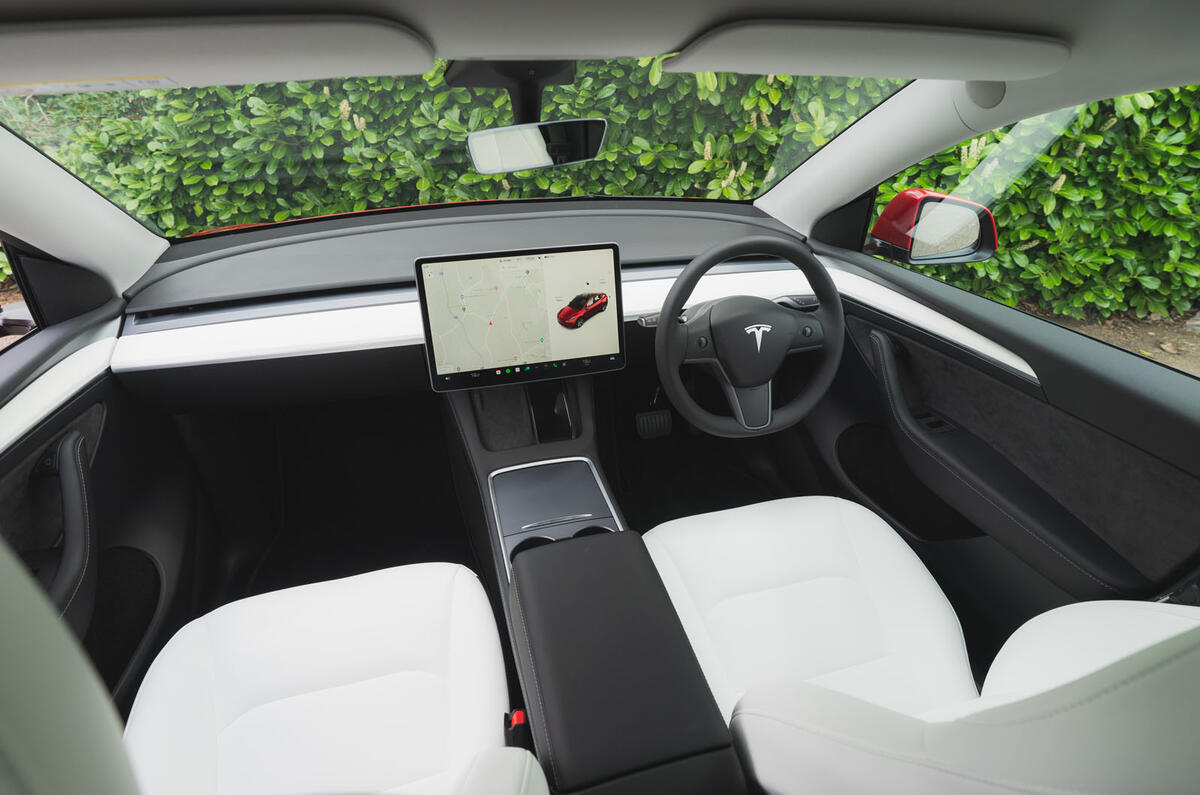 tesla model y rwd 2023 09 tableau de bord