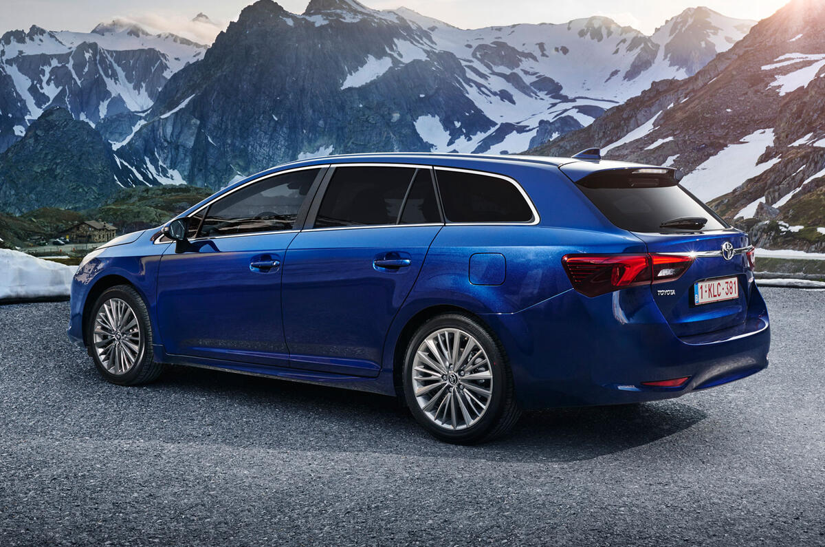 Toyota avensis 2015