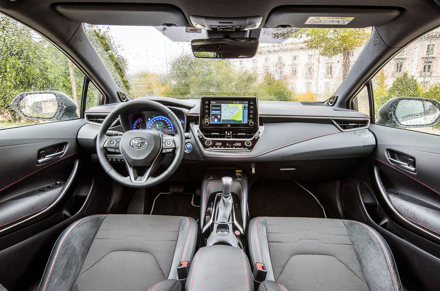 Toyota Corolla Touring Sports 2 0 Hybrid 2019 Review Autocar