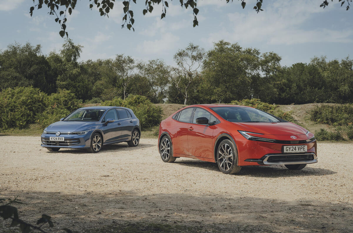 Toyota Prius vs Volkswagen Golf Twin Test 2024   ME 2